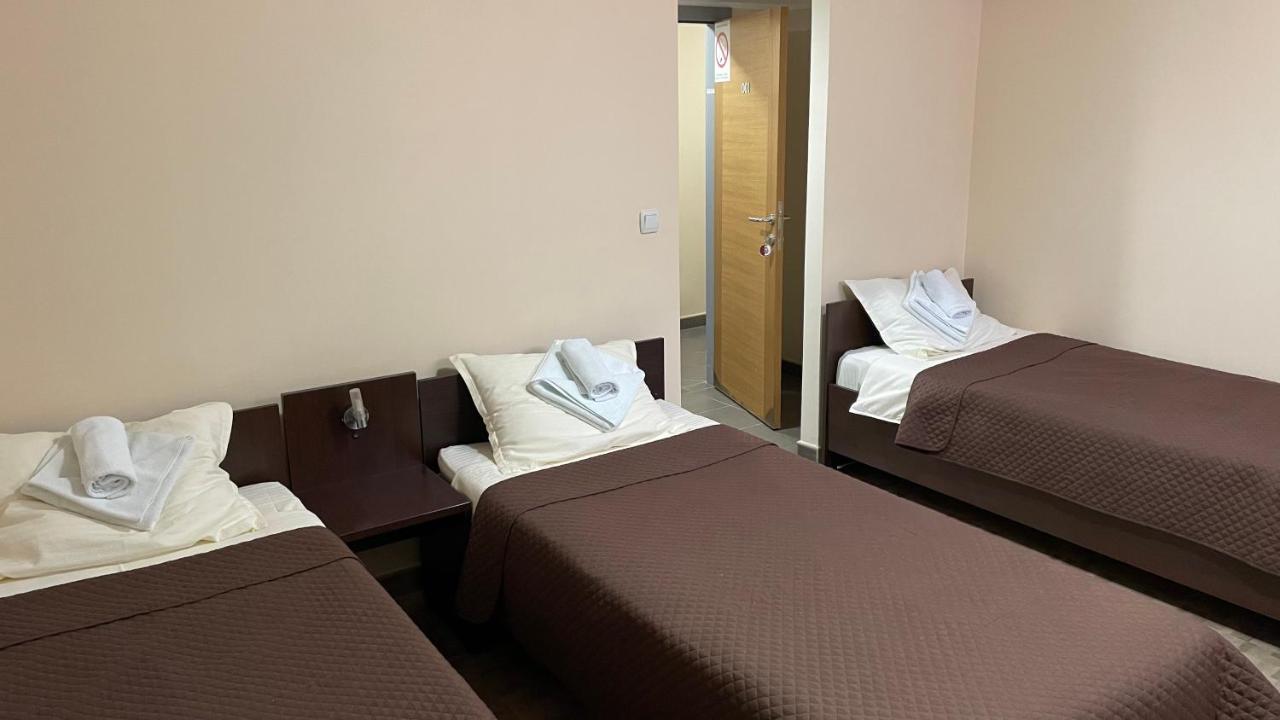 Garni Hotel Lion 雅戈丁那 外观 照片