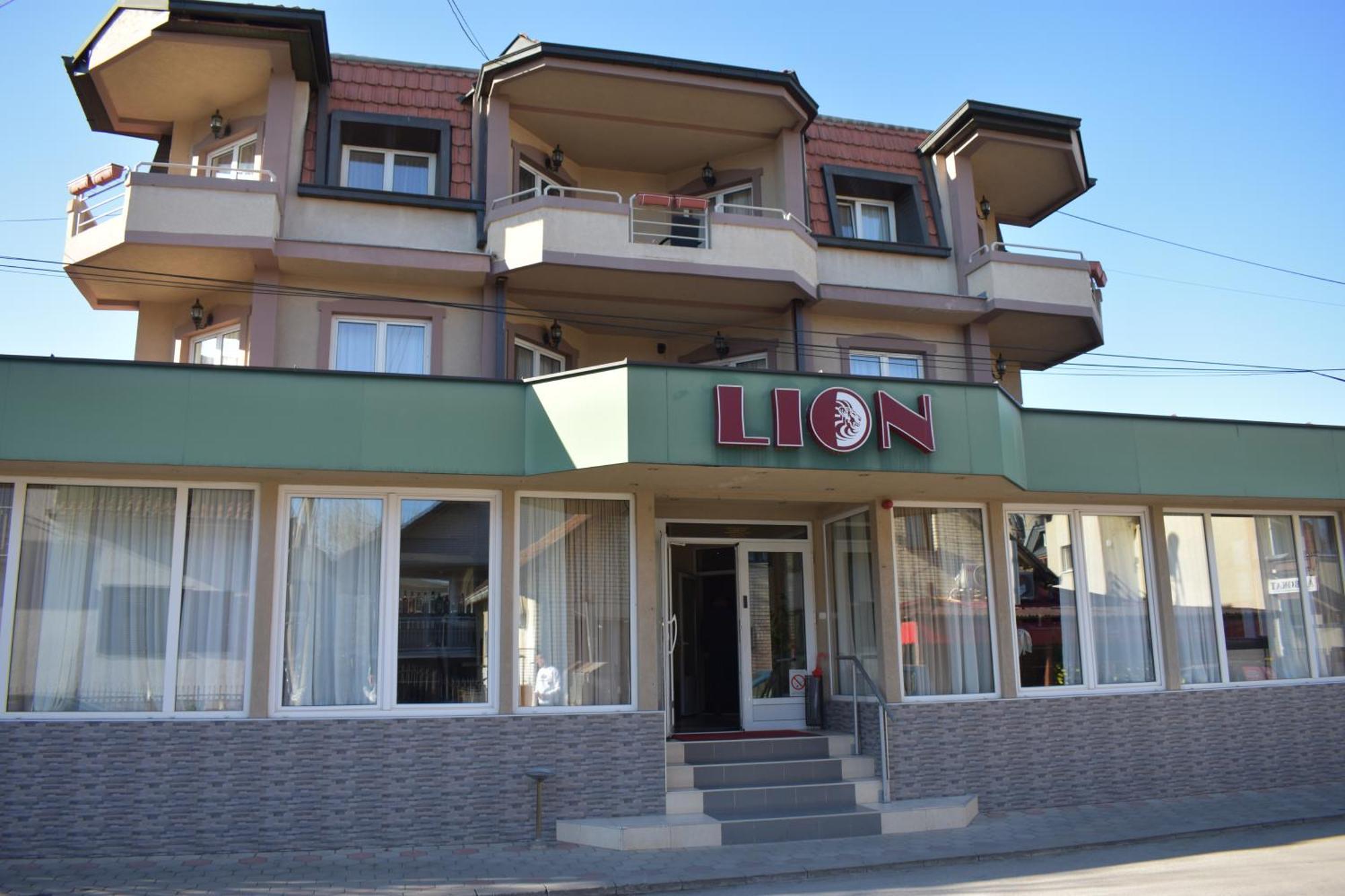 Garni Hotel Lion 雅戈丁那 外观 照片