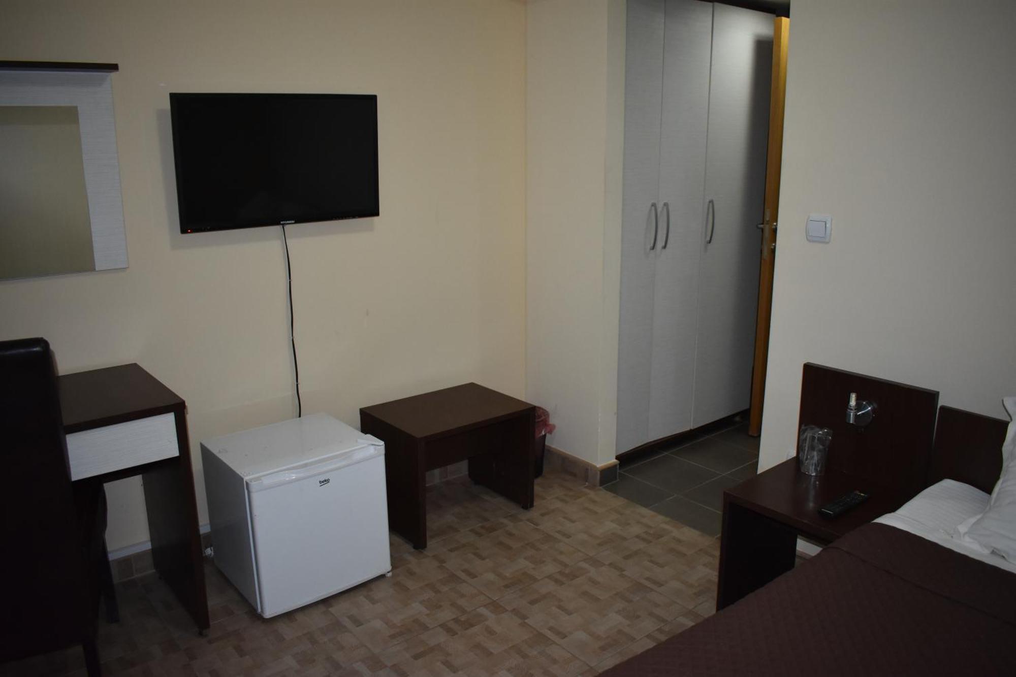 Garni Hotel Lion 雅戈丁那 外观 照片