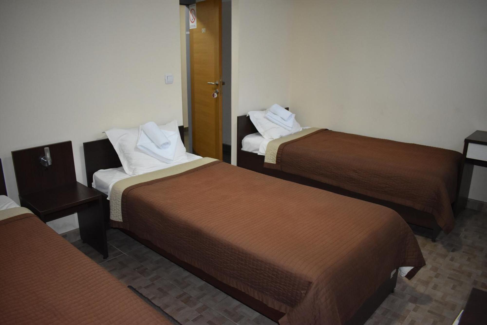 Garni Hotel Lion 雅戈丁那 外观 照片