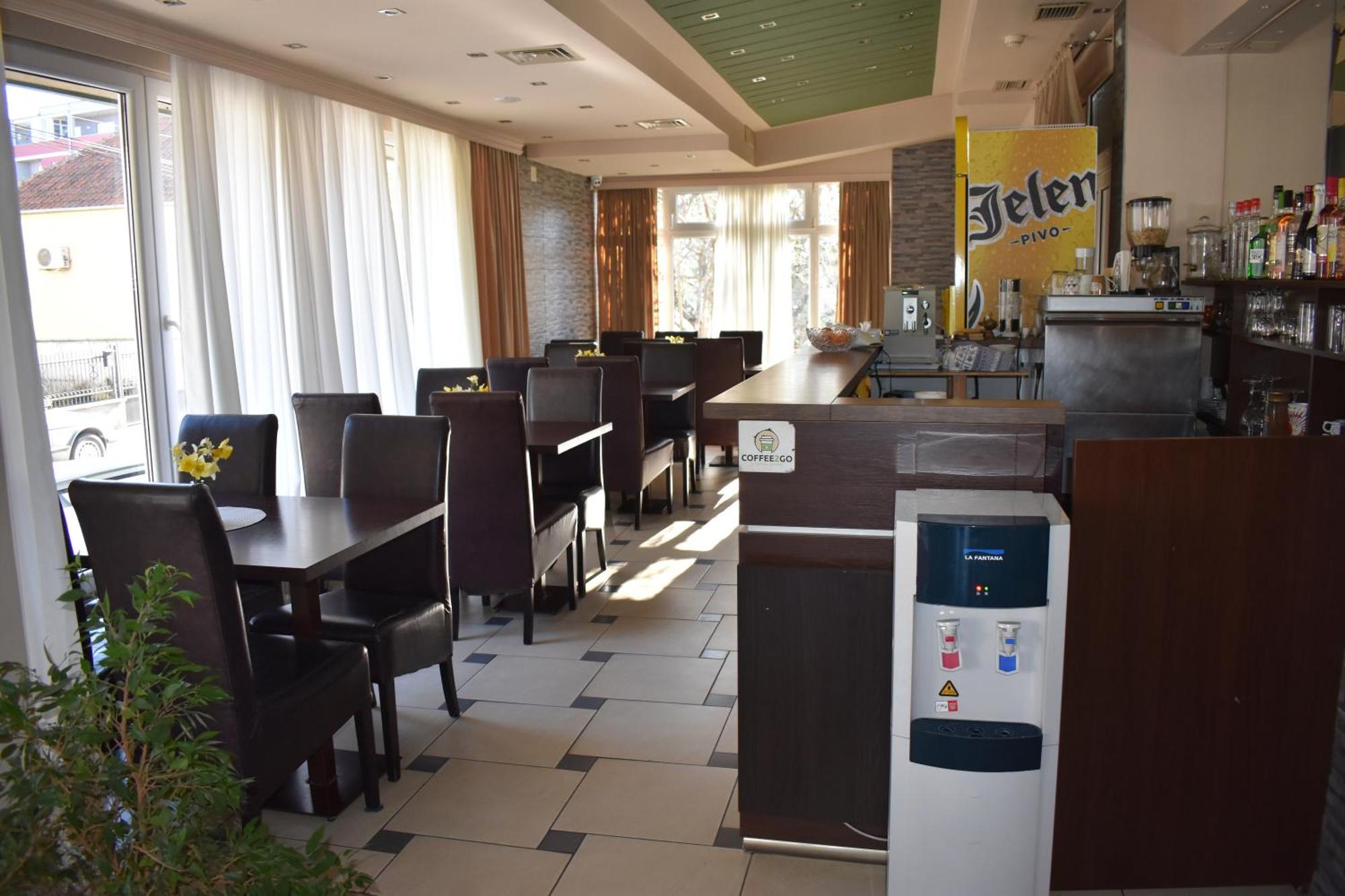 Garni Hotel Lion 雅戈丁那 外观 照片