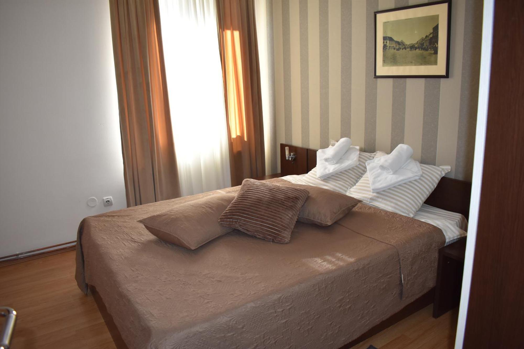 Garni Hotel Lion 雅戈丁那 外观 照片
