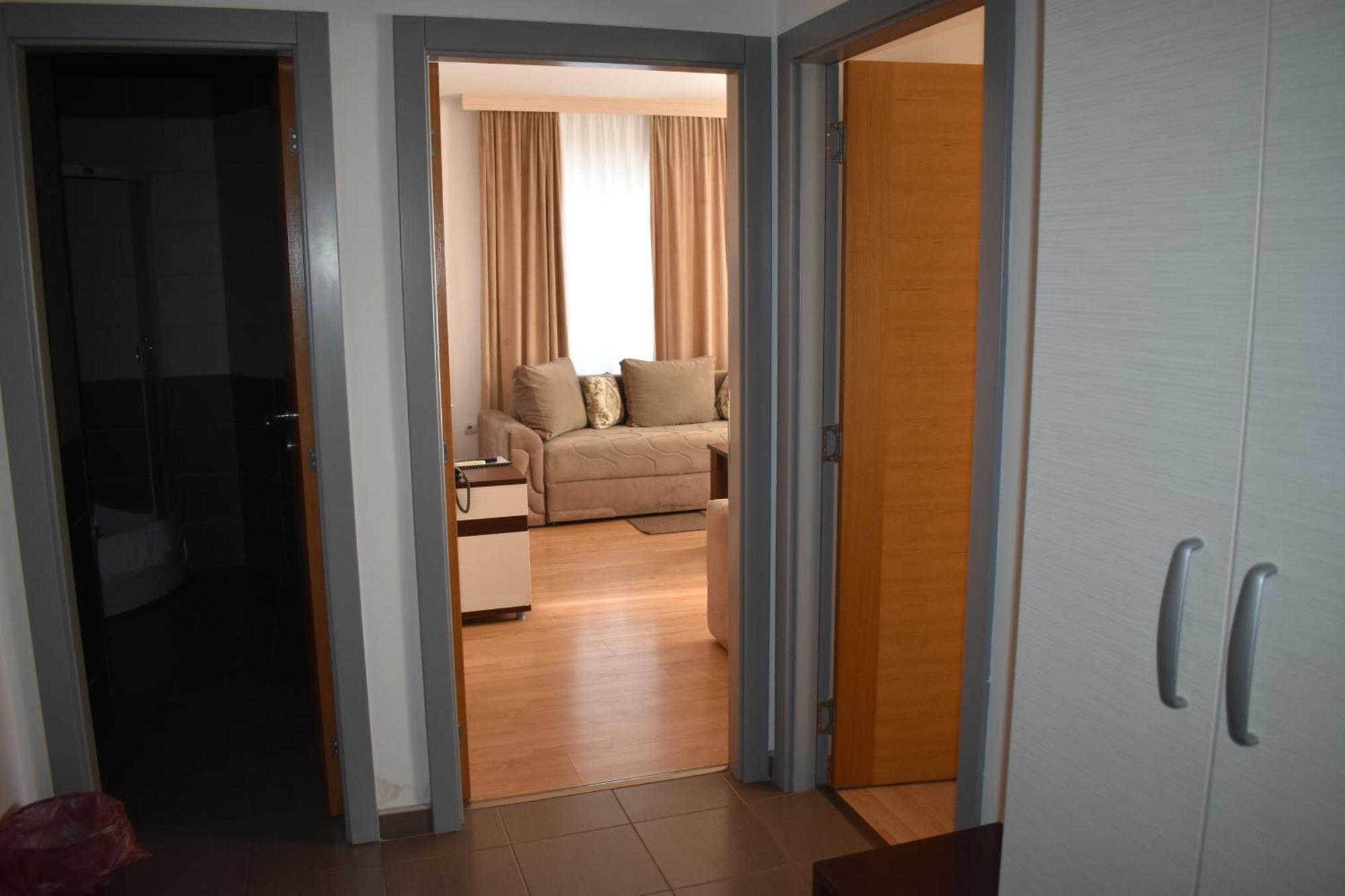 Garni Hotel Lion 雅戈丁那 外观 照片