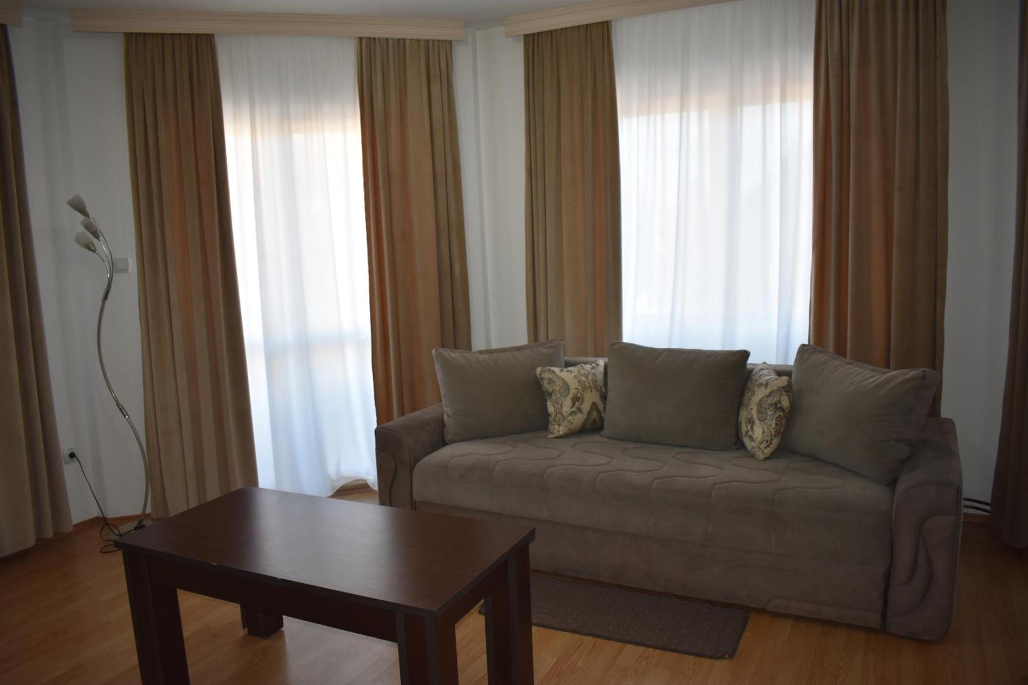 Garni Hotel Lion 雅戈丁那 外观 照片