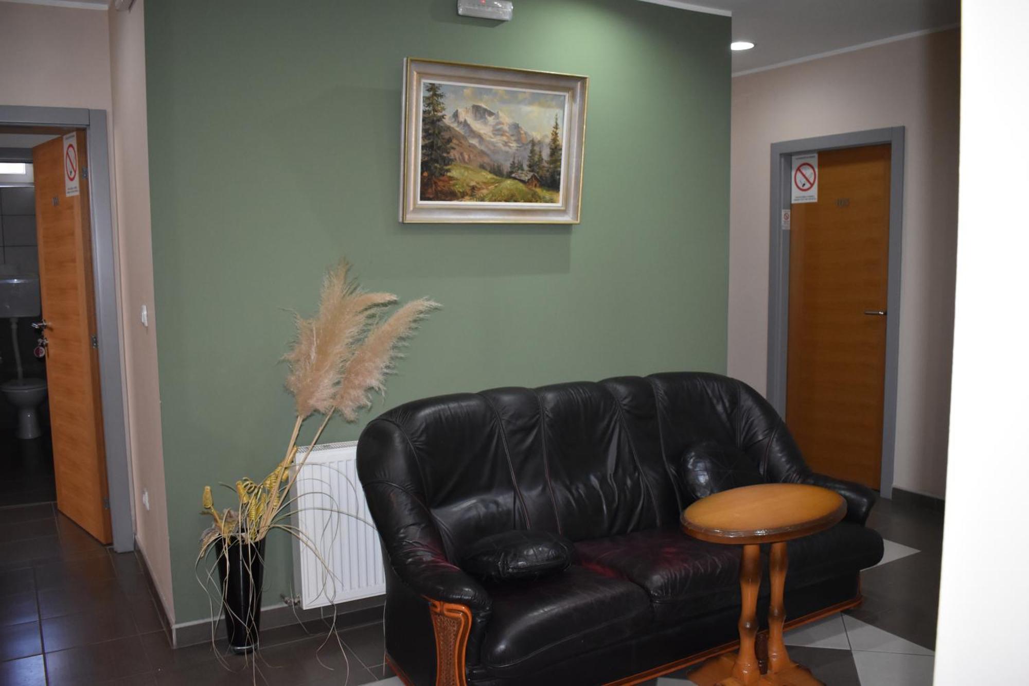 Garni Hotel Lion 雅戈丁那 外观 照片