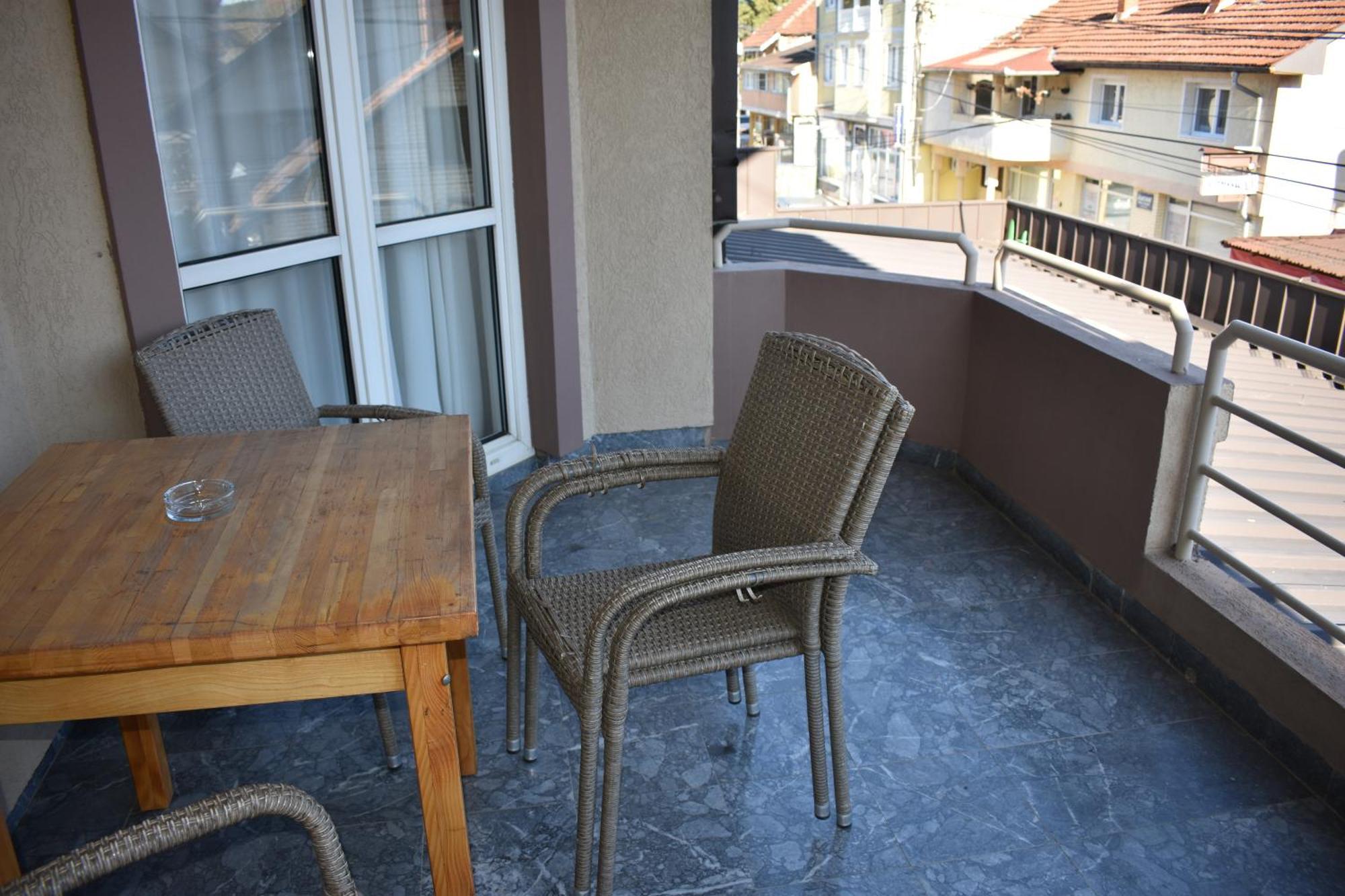 Garni Hotel Lion 雅戈丁那 外观 照片
