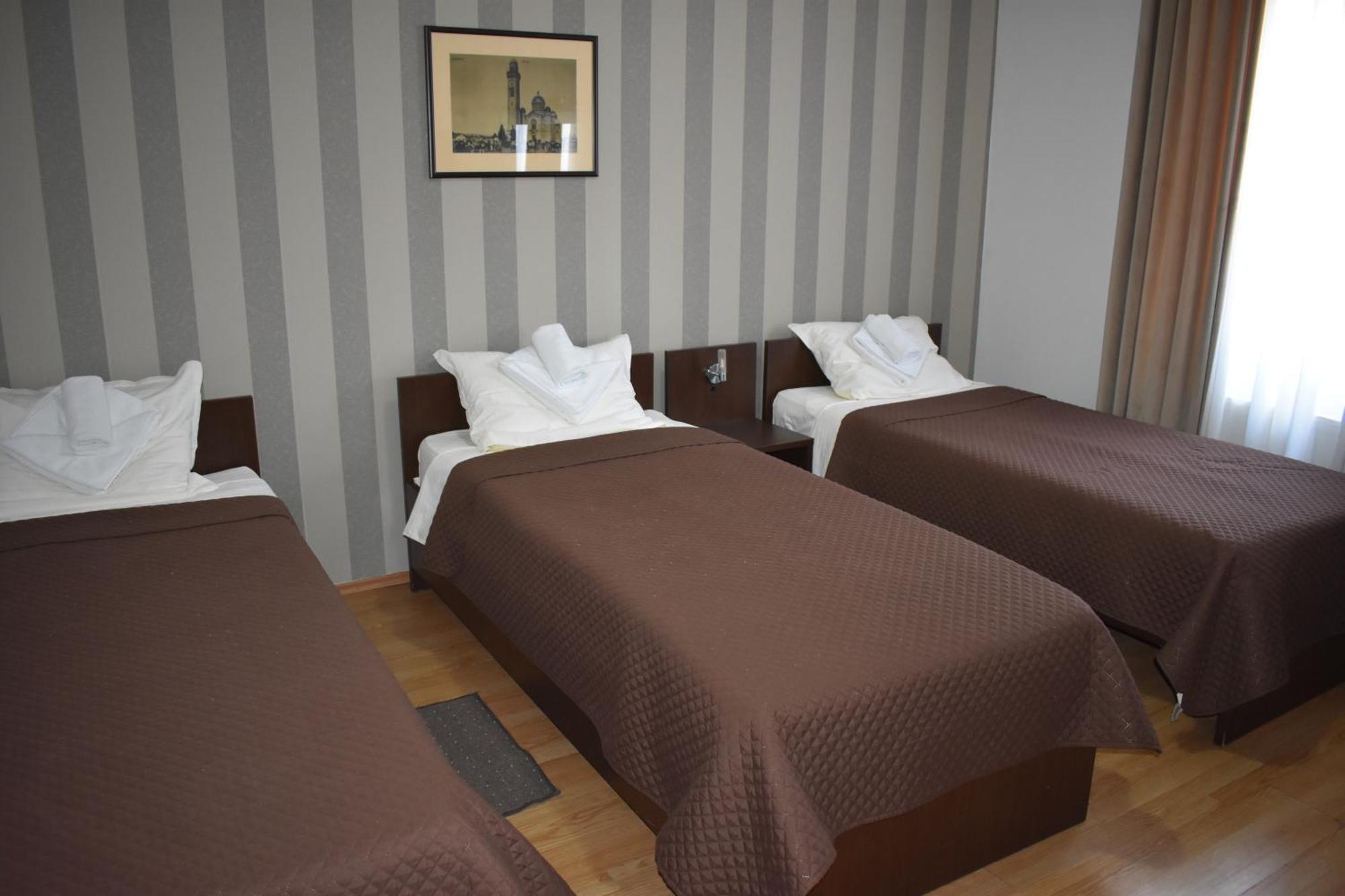 Garni Hotel Lion 雅戈丁那 外观 照片
