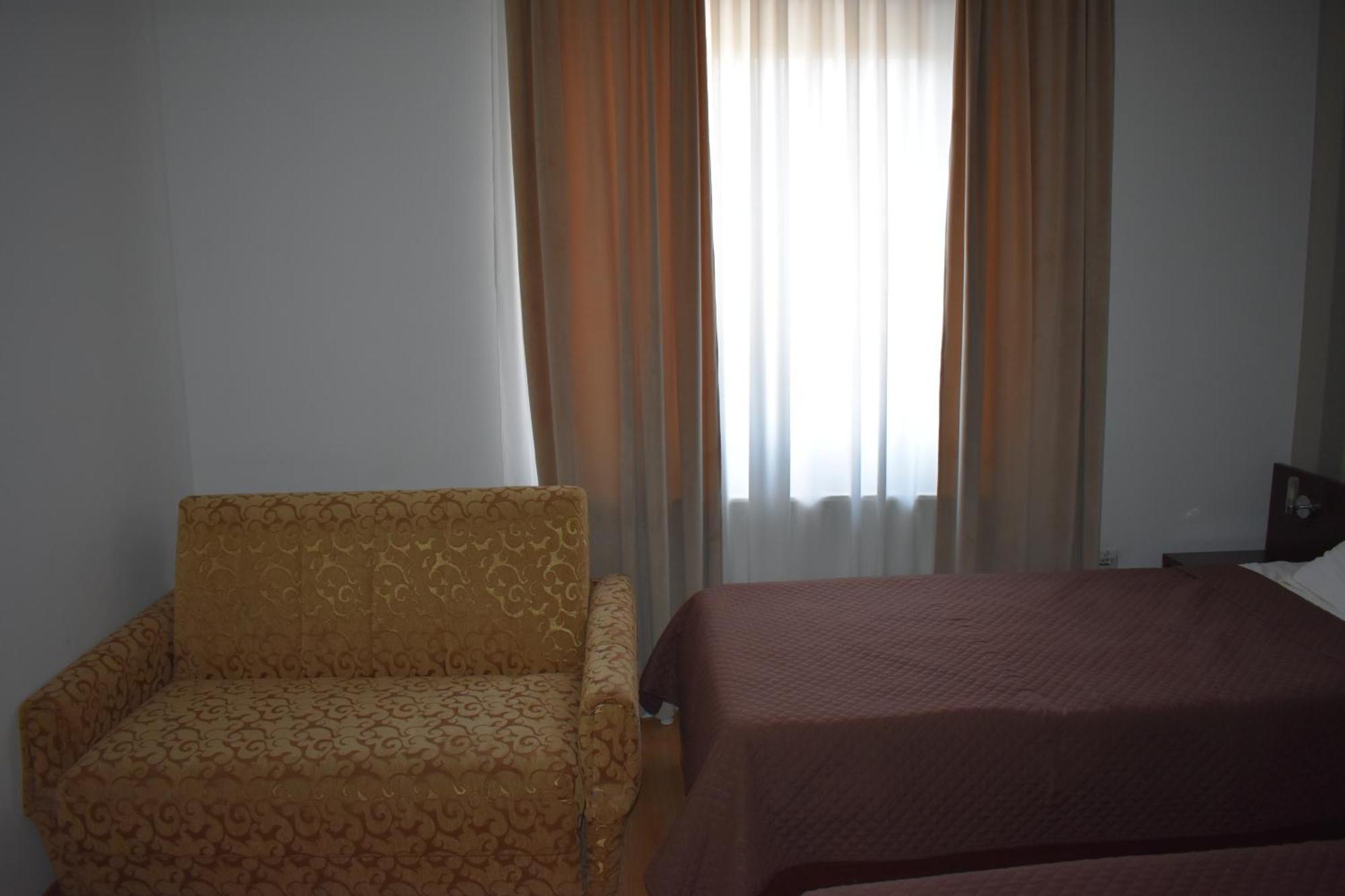 Garni Hotel Lion 雅戈丁那 外观 照片