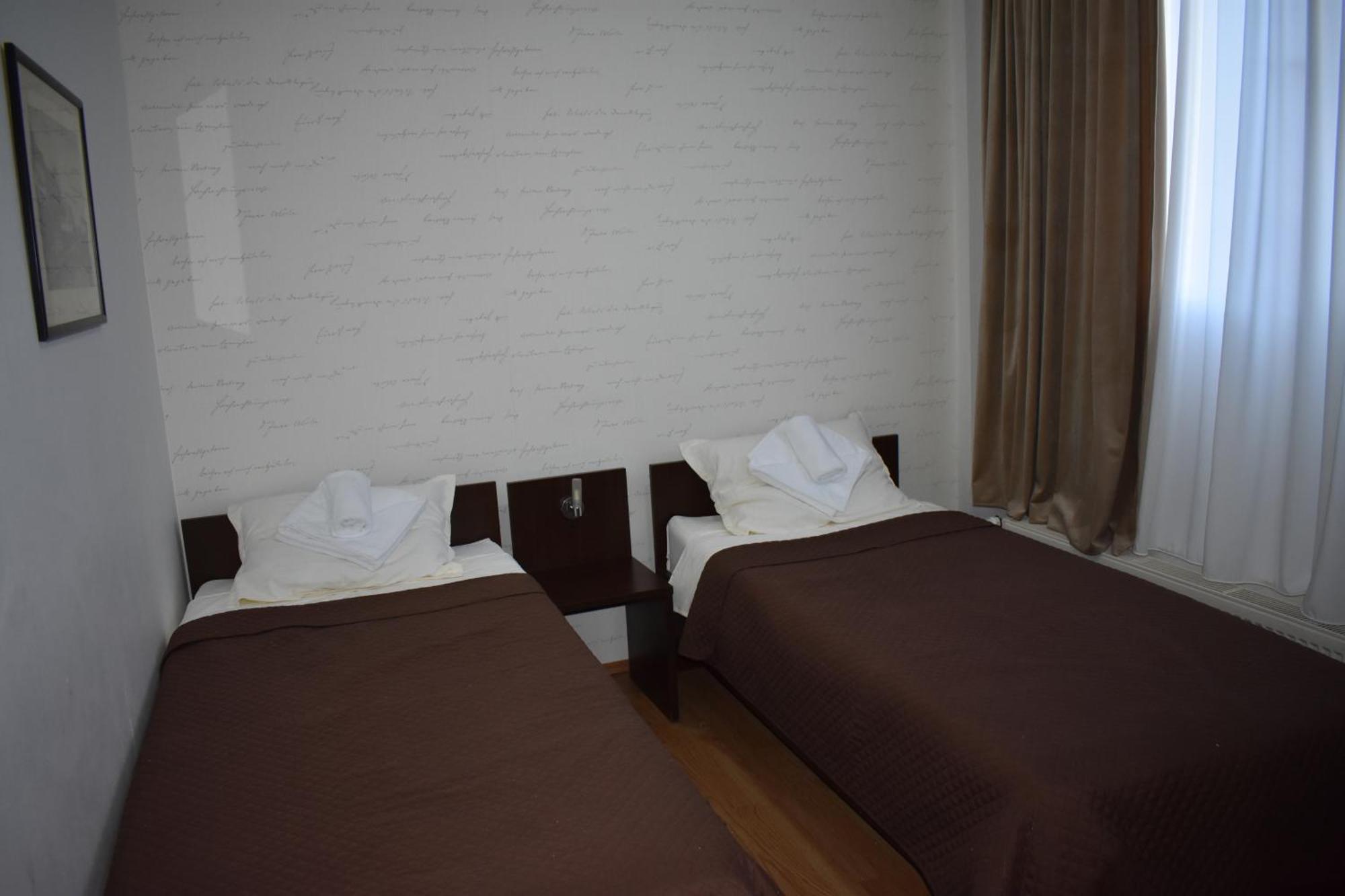 Garni Hotel Lion 雅戈丁那 外观 照片