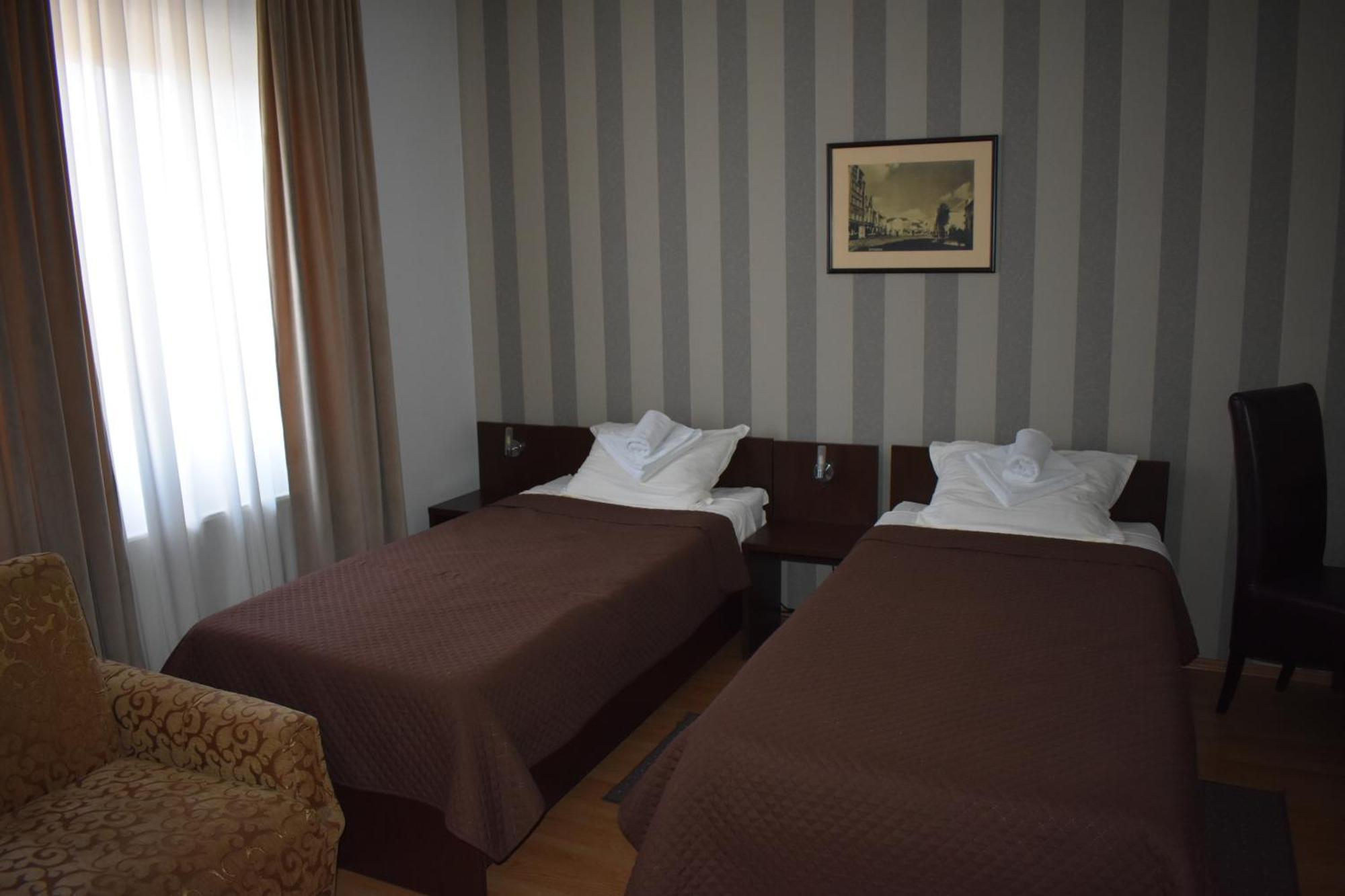 Garni Hotel Lion 雅戈丁那 外观 照片