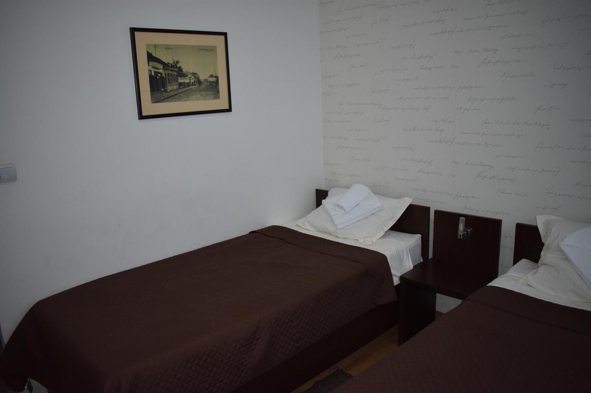 Garni Hotel Lion 雅戈丁那 外观 照片