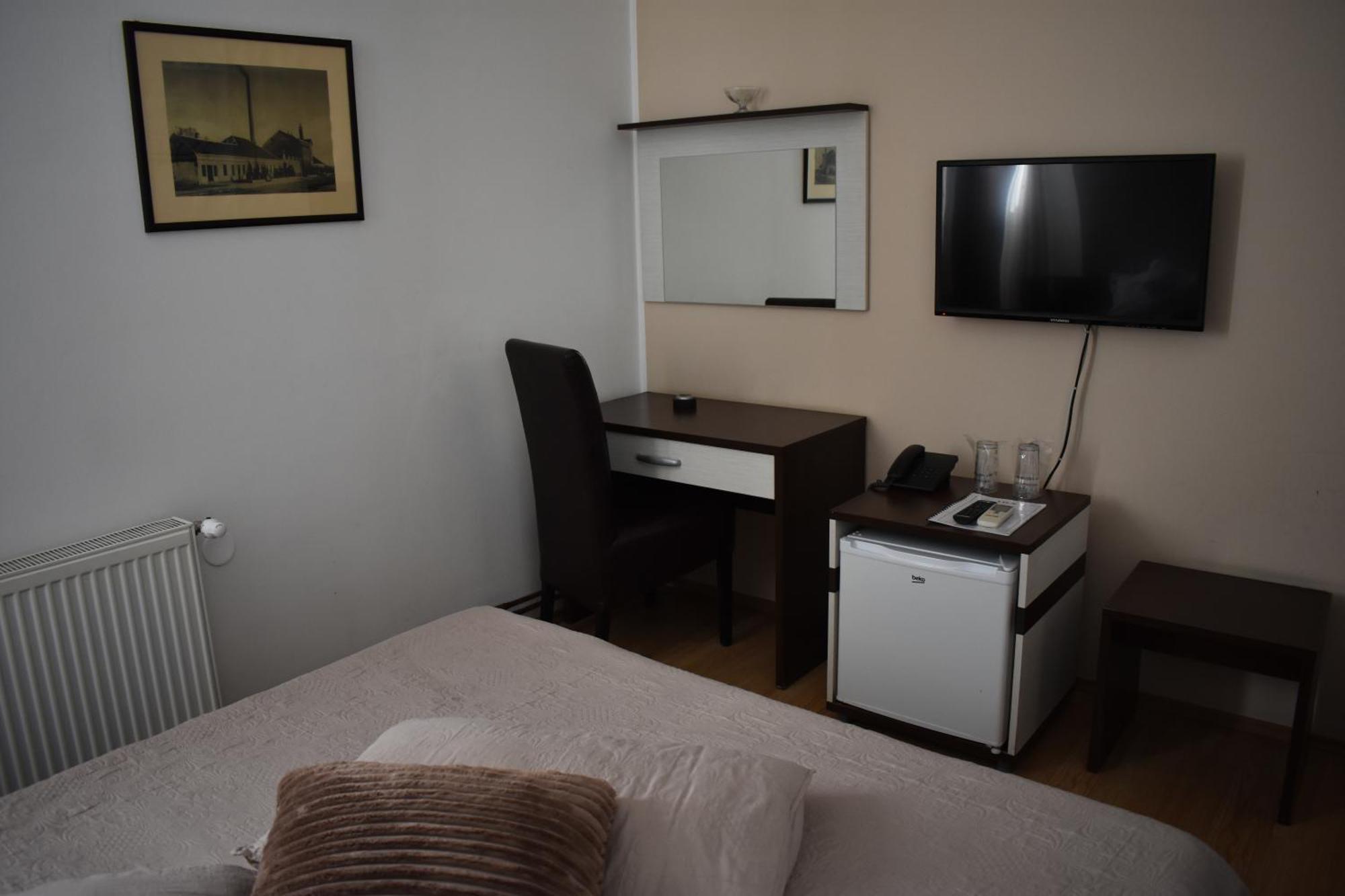 Garni Hotel Lion 雅戈丁那 外观 照片
