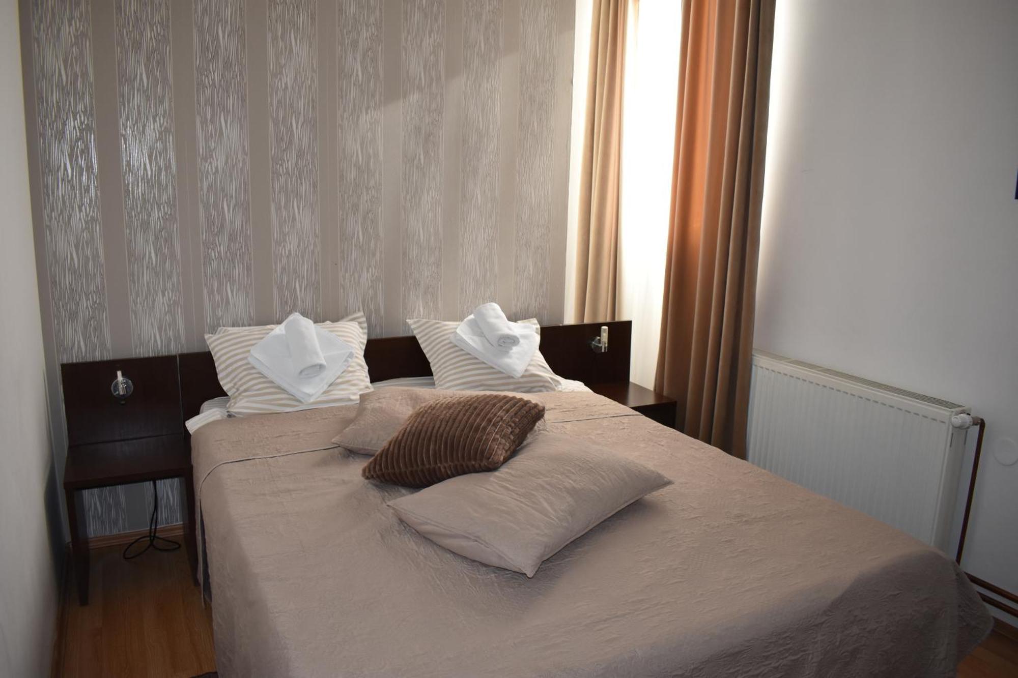 Garni Hotel Lion 雅戈丁那 外观 照片