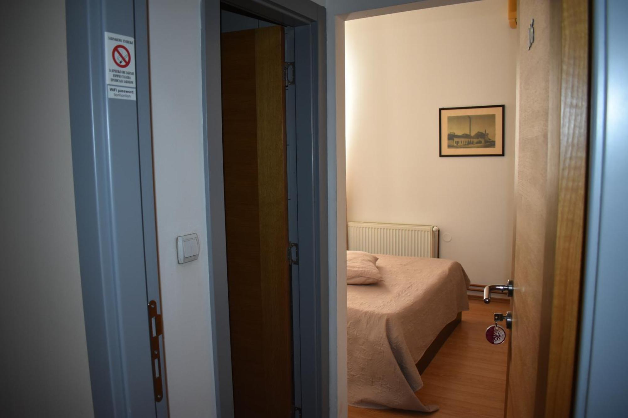 Garni Hotel Lion 雅戈丁那 外观 照片